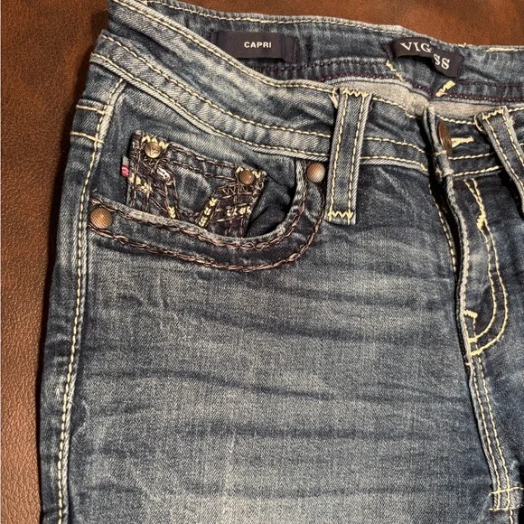 Vigoss Women's Dark Wash Capri jeans. Size 4 - Picture 2 of 10